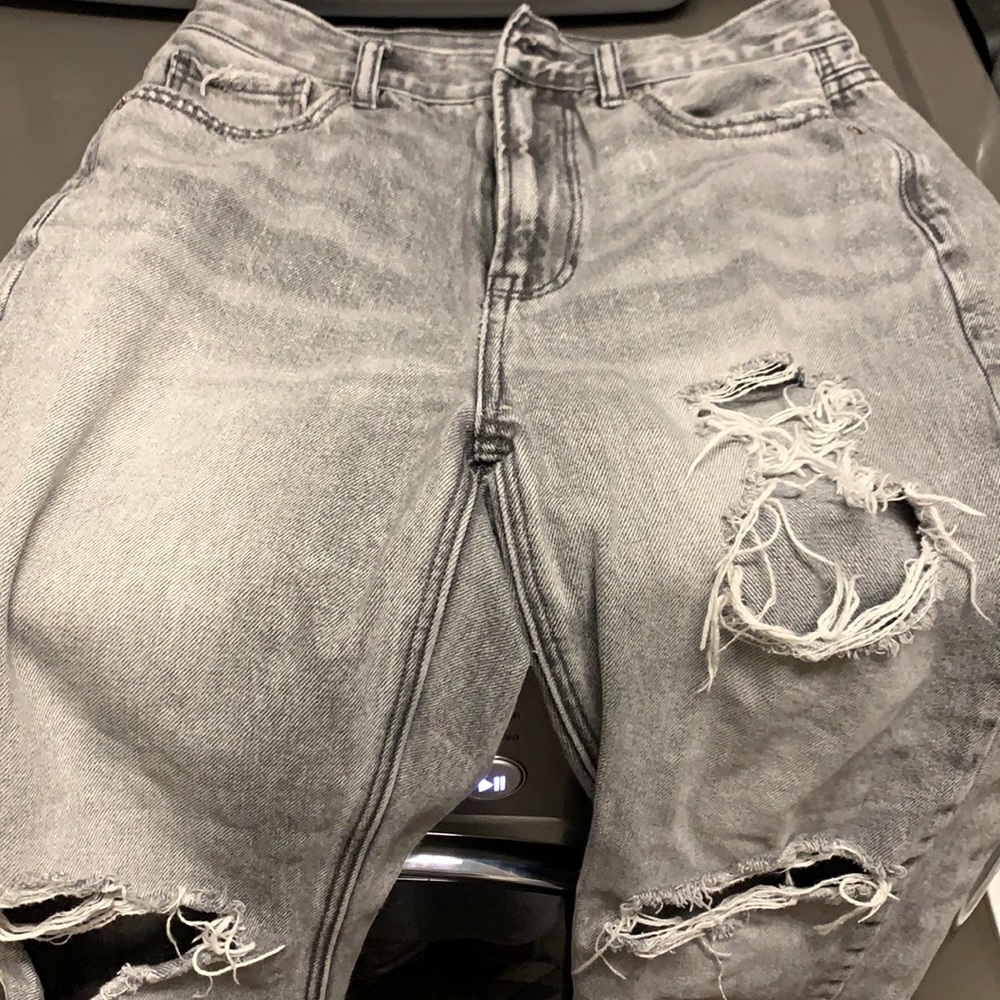 American eagle size 2 extra short gray mom jean.